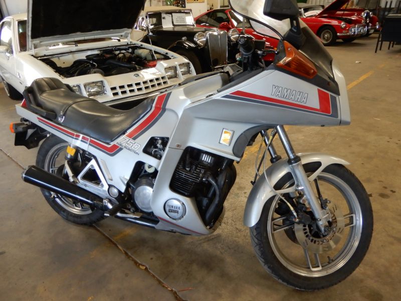 XJ 750D