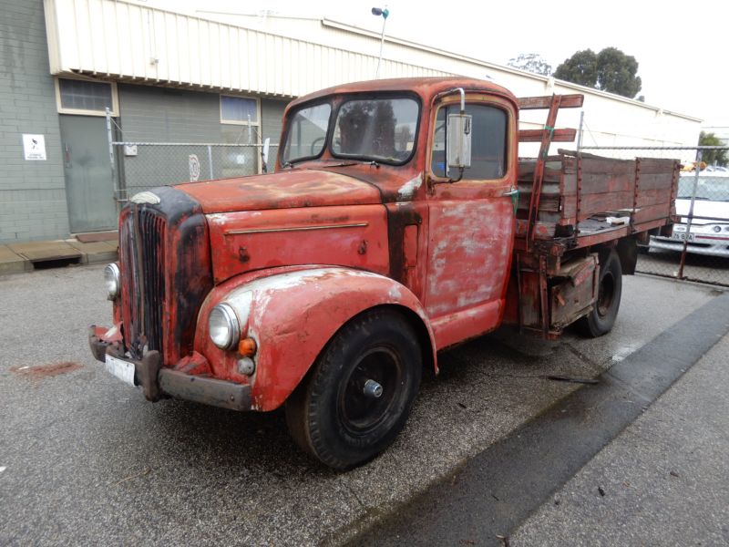 COMMERCIAL LIGHT TRUCK