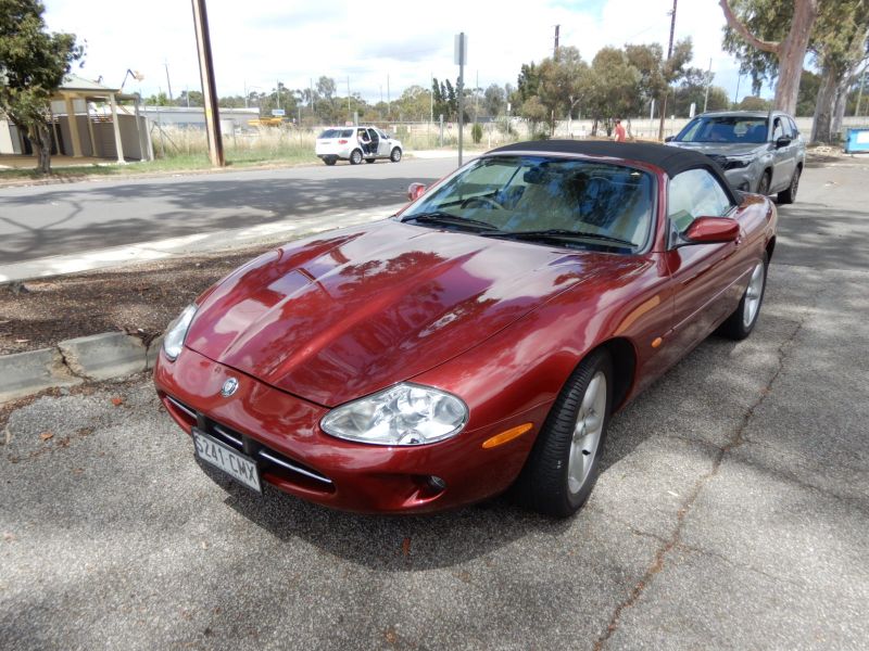 XK8 CONVERTIBLE