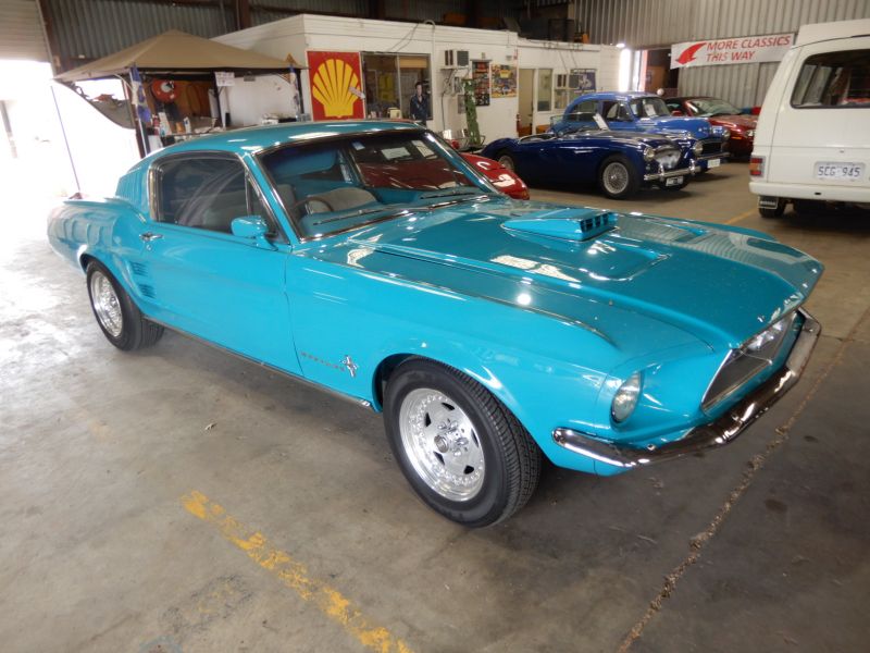 MUSTANG FASTBACK