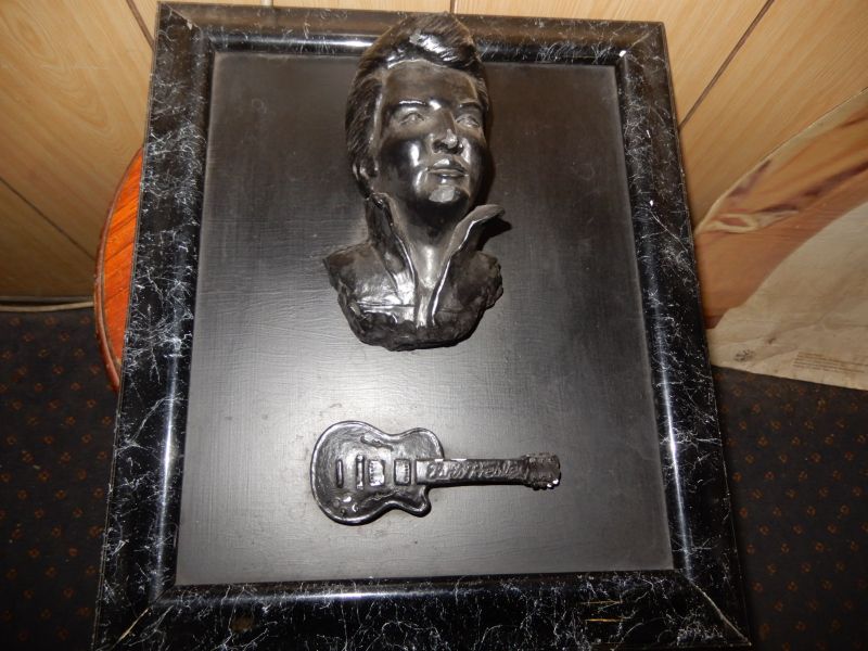 ELVIS PLAQUE